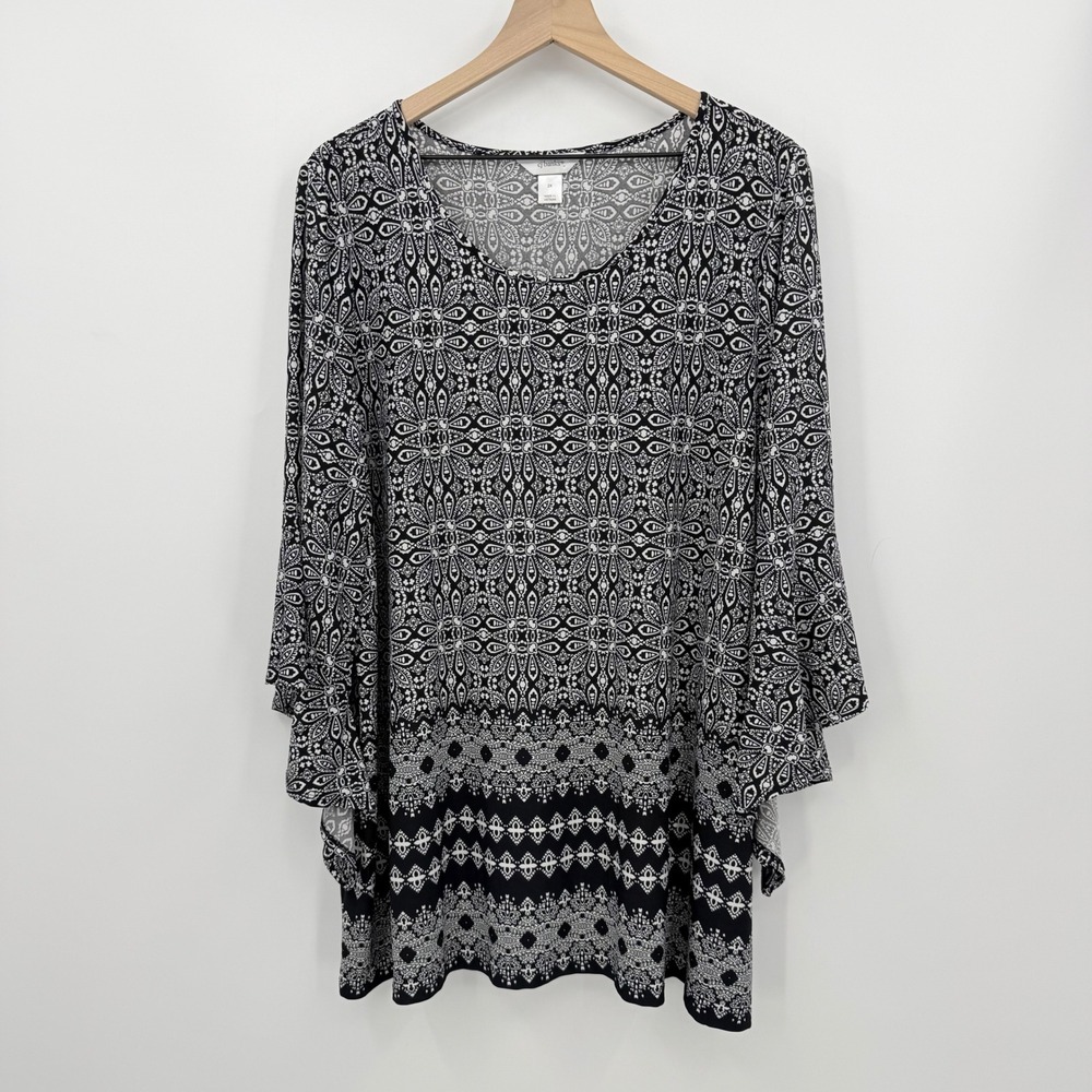 CJ Banks 2X Black White Medallion Print Bell Sleeve Tunic Top Boho Tribal Casual